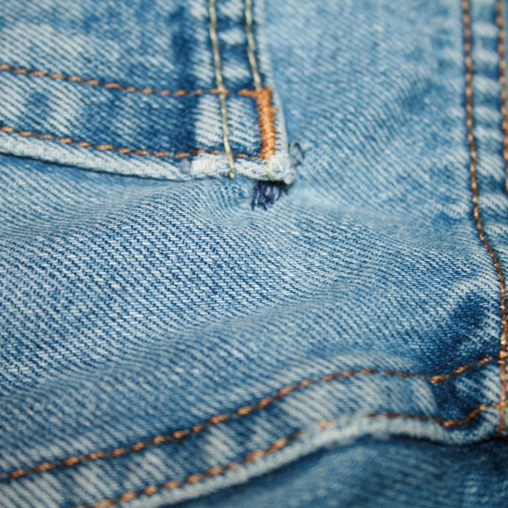Mid Rise Levi Jeans - Picture 6 of 9